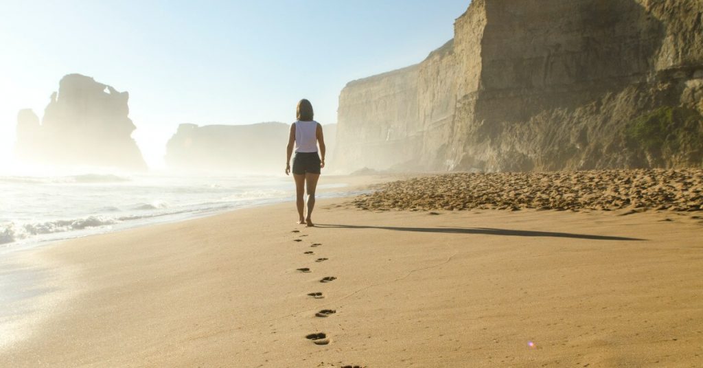 Camminatore spiaggia